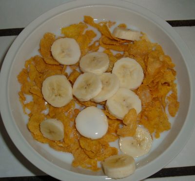 corn flakes and banana corn flakes and banana