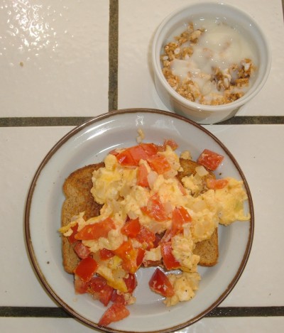 tomato onion scrambled eggs