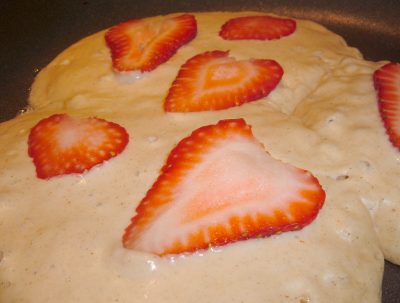 strawberry cinnamon pancakes