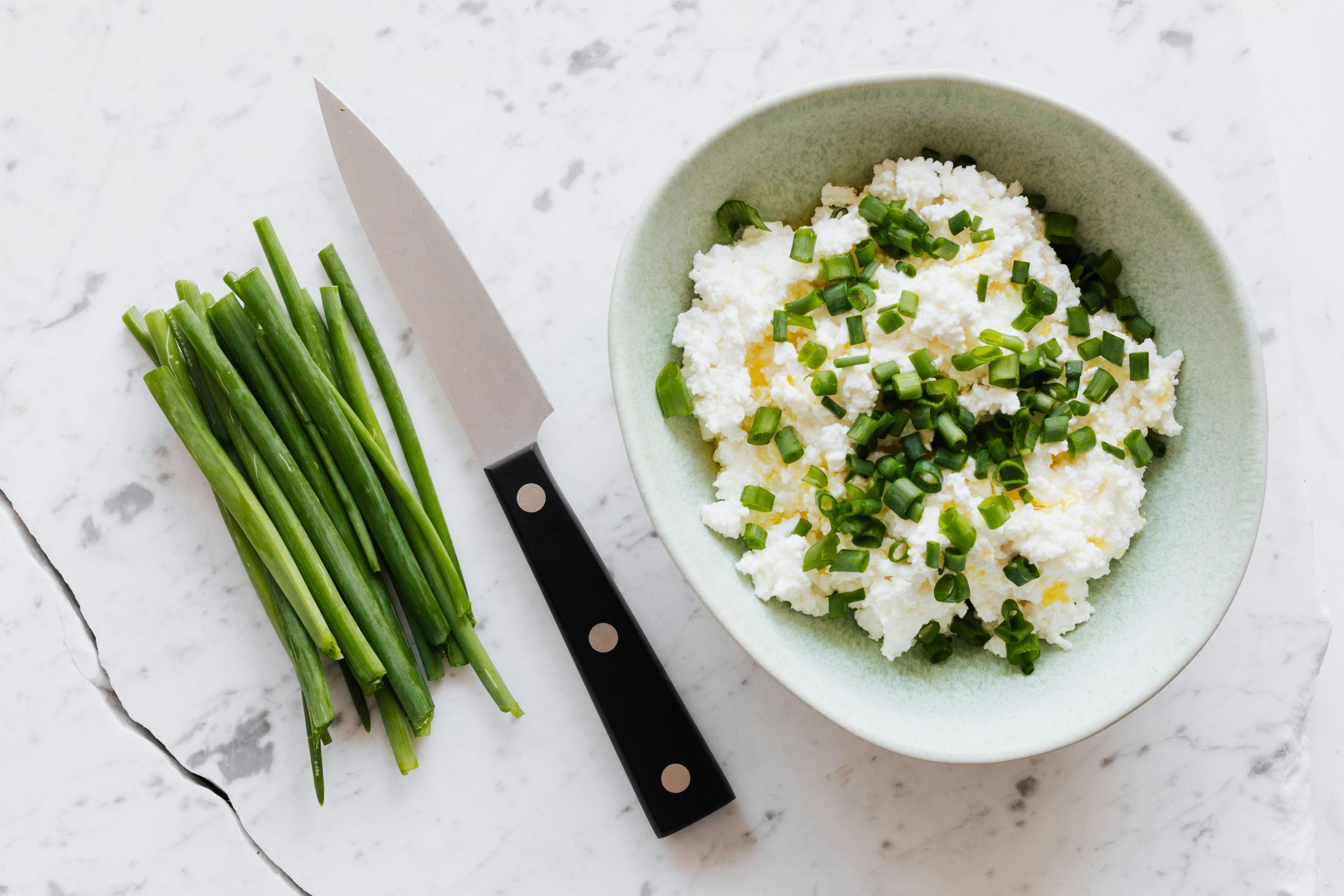 4. Regrow Green Onions in Water Instead of Buying More