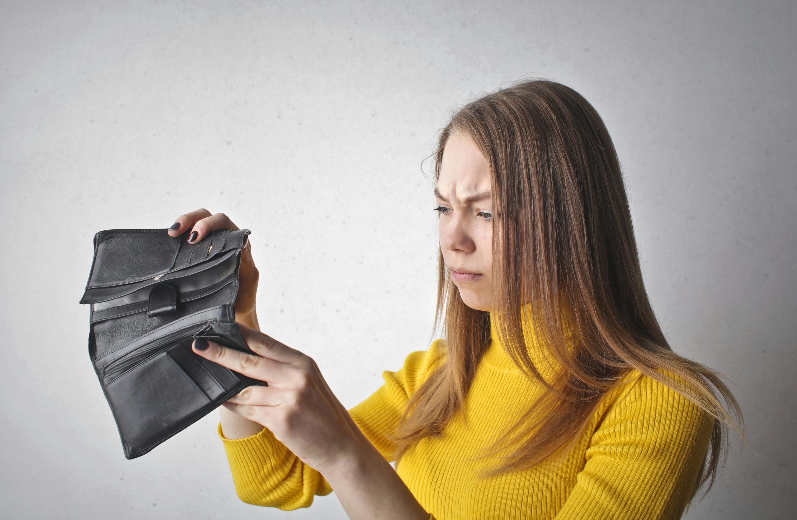 Spending Money Dilemma: 7 Clues That You're Wasting Your Extra Money on Bad Grocery Store Habits