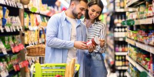 couples grocery shopping budget