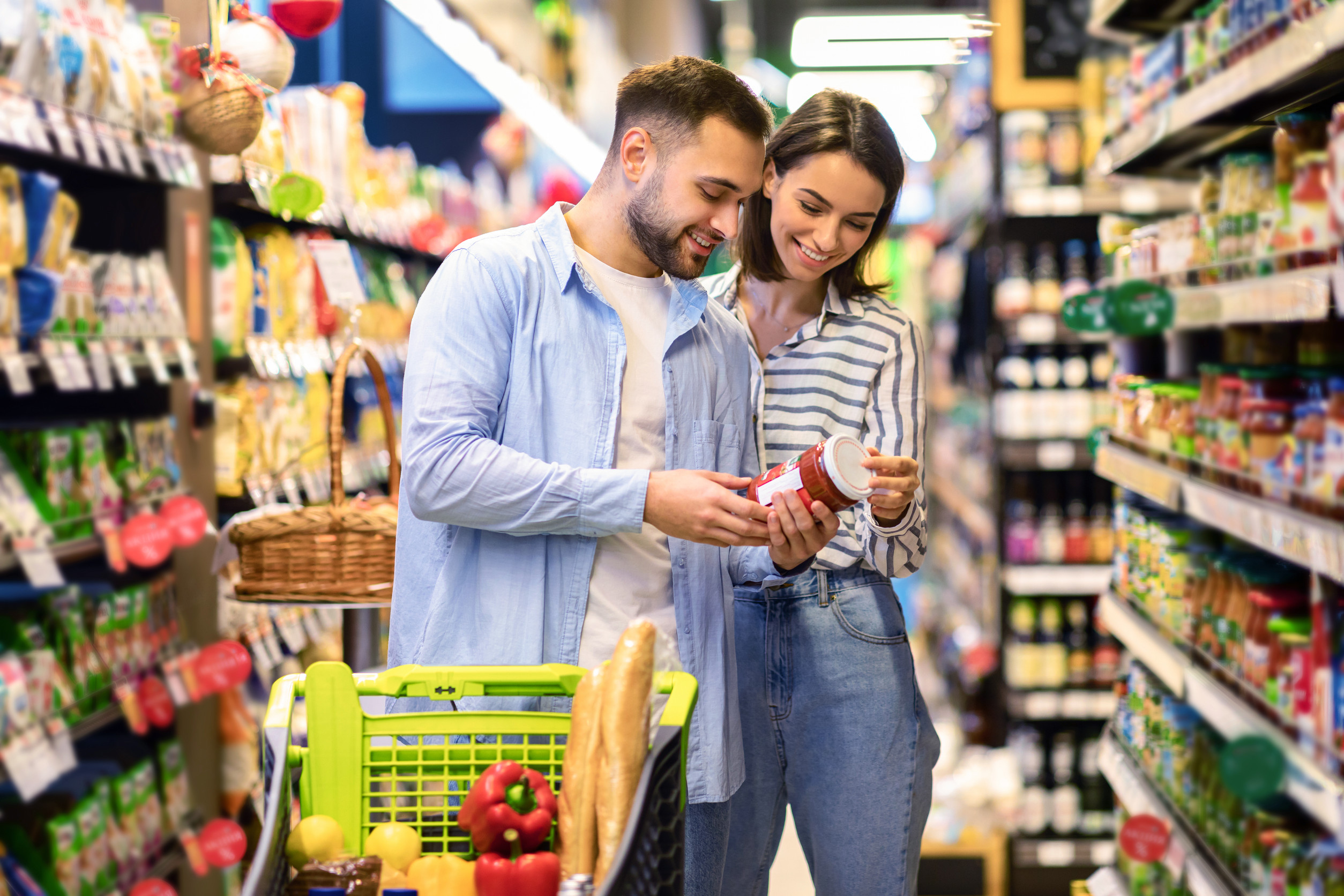 couples grocery shopping budget