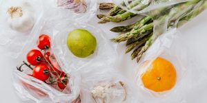 8 Supermarkets Criticized for Excessive Use of Plastic Packaging