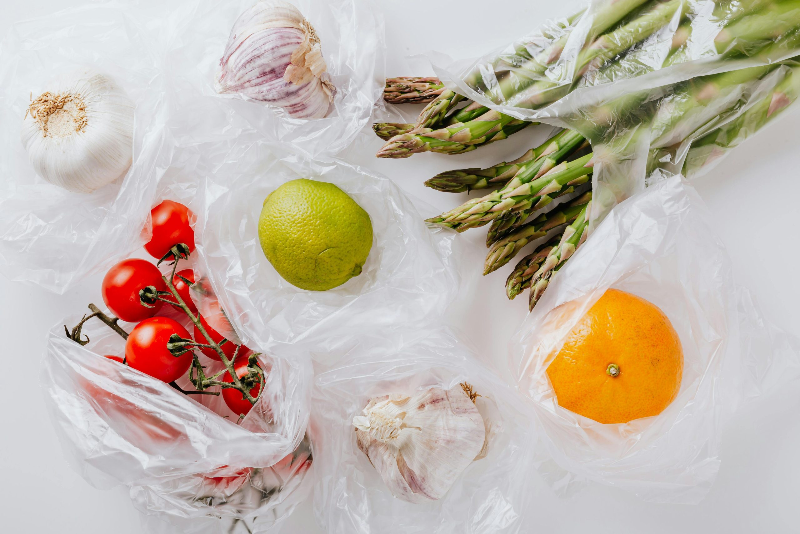 8 Supermarkets Criticized for Excessive Use of Plastic Packaging