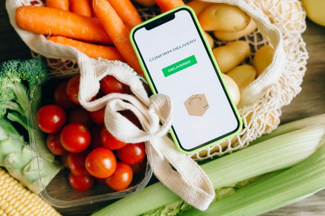 Why Shopping for Groceries Online Can Lead to Disastrous Results for Your Diet