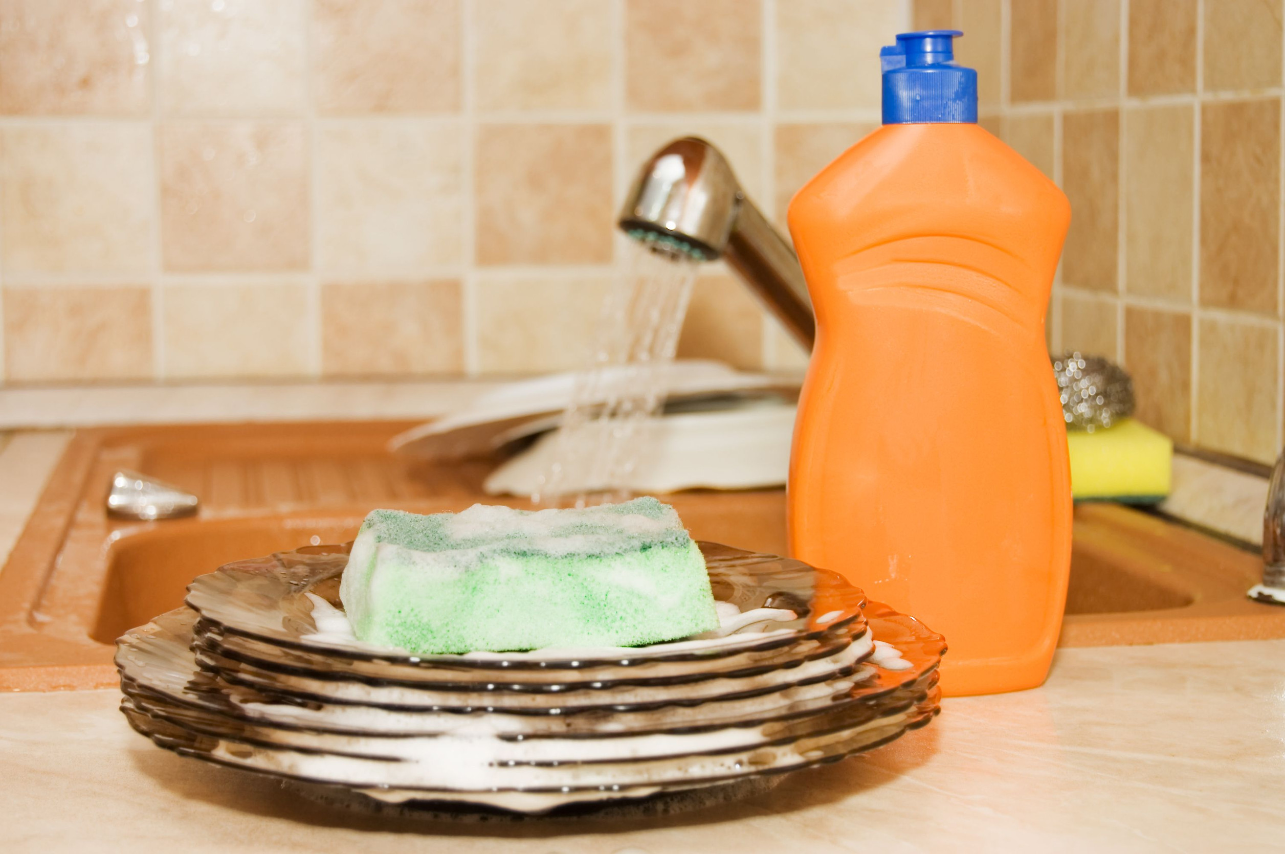 clean dish detergent