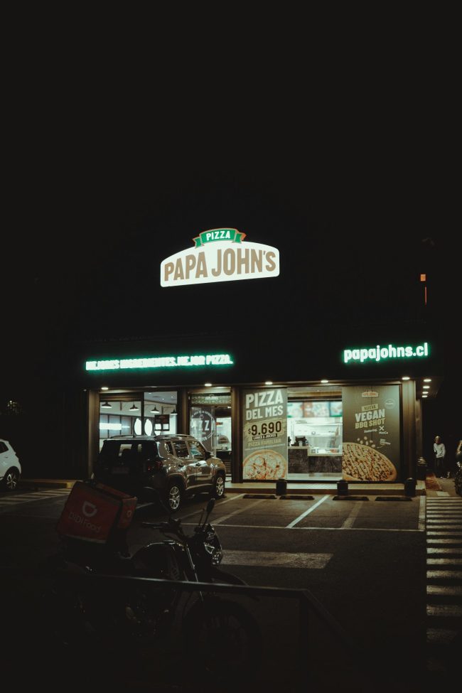 restaurant chains facing controversy - Papa John's