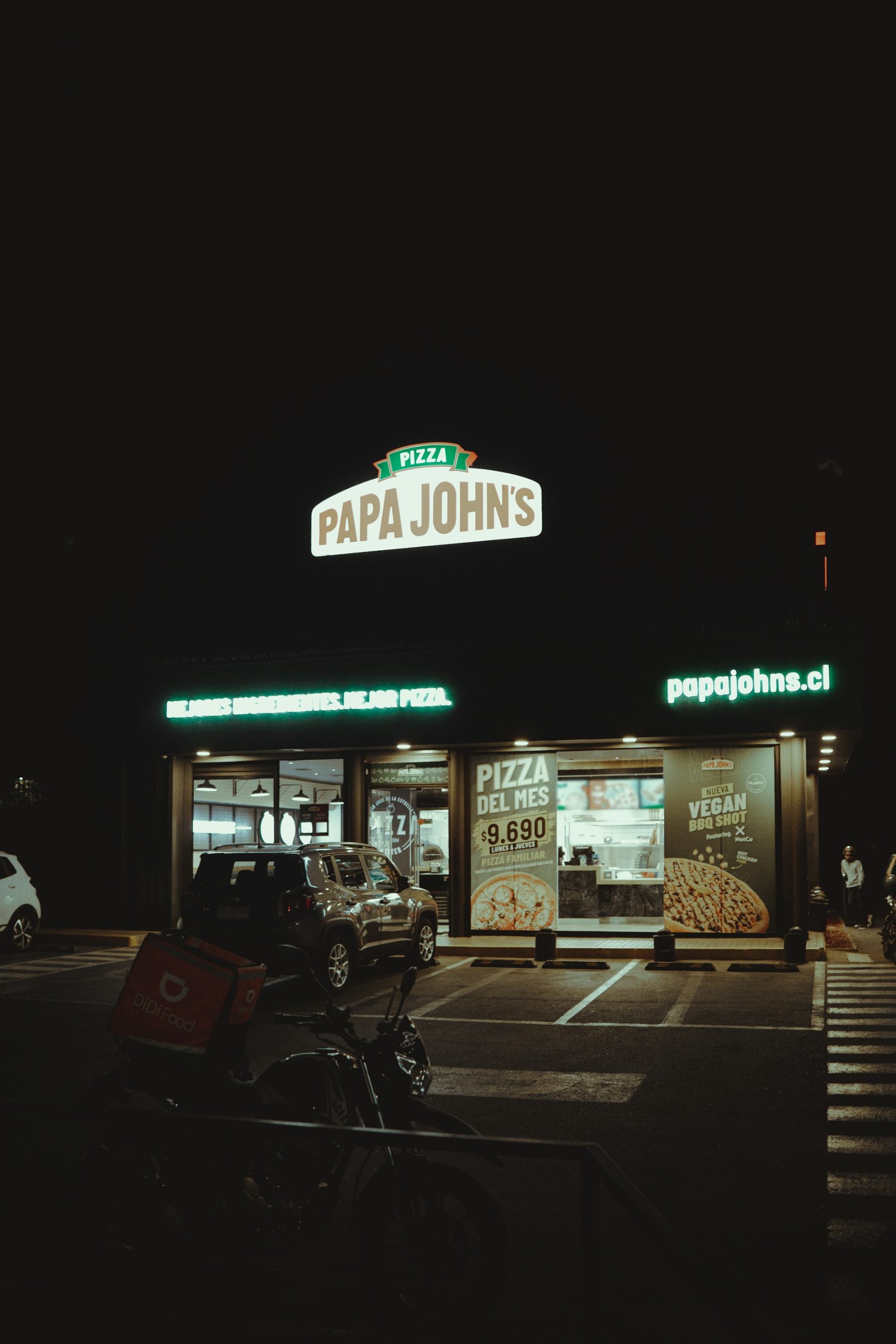 restaurant chains facing controversy - Papa John's