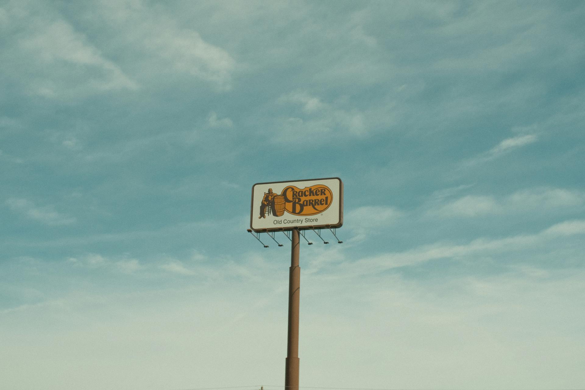 Cracker Barrel restaurant chains
