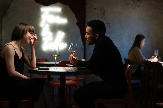 10 Dishes You Should Never Order on a First Date (And Why)