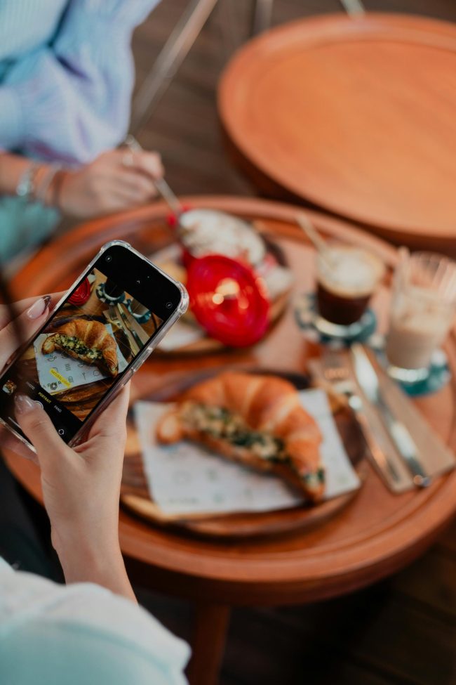 8 Dining Faux Pas That Can Damage Your Reputation with a Restaurant