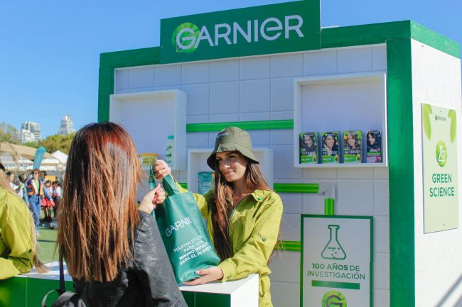 These 12 Grocery Store Giveaways Are Real—and You’re Probably Walking Right Past Them