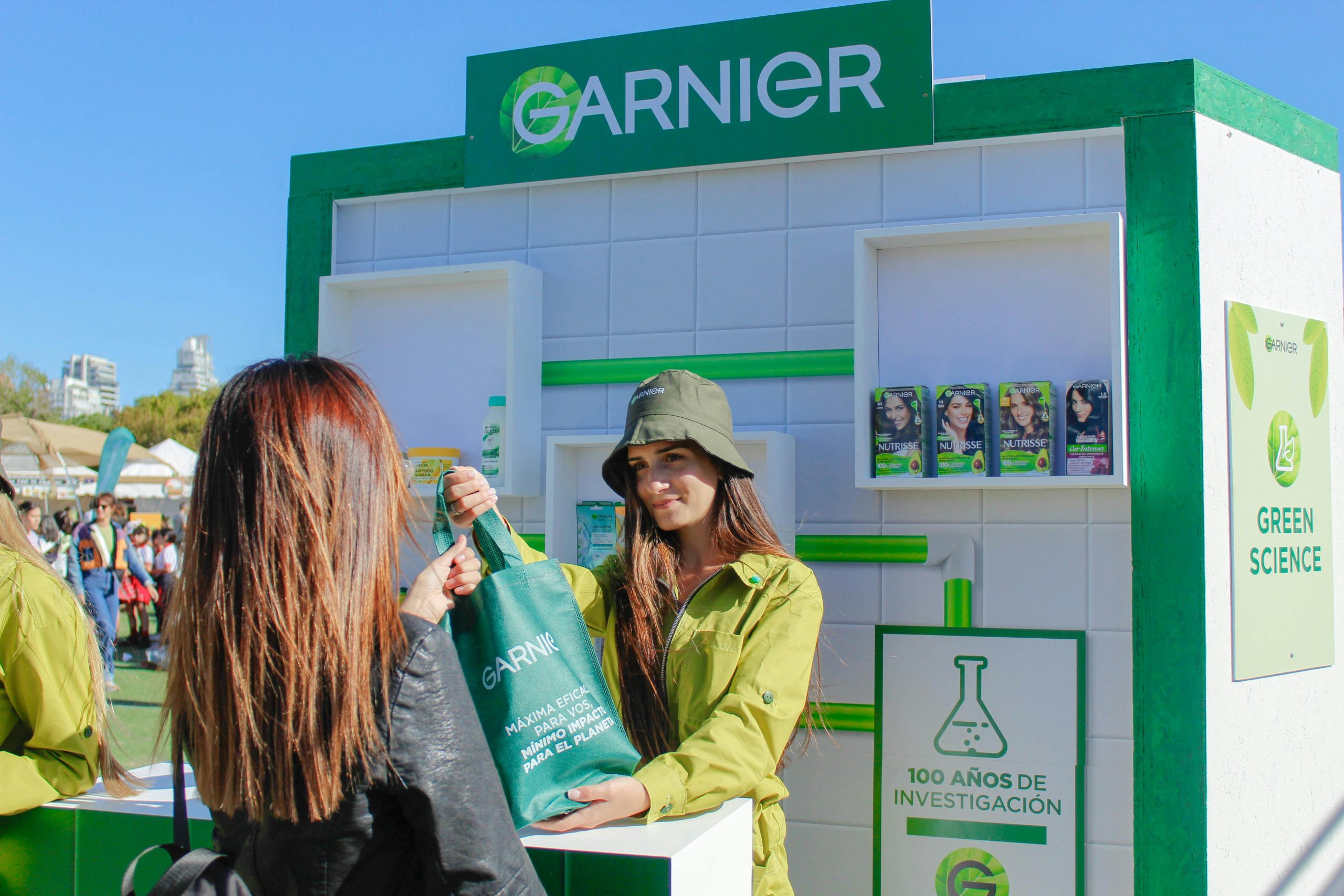 These 12 Grocery Store Giveaways Are Real—and You’re Probably Walking Right Past Them