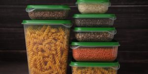 plastic vs glass food storage