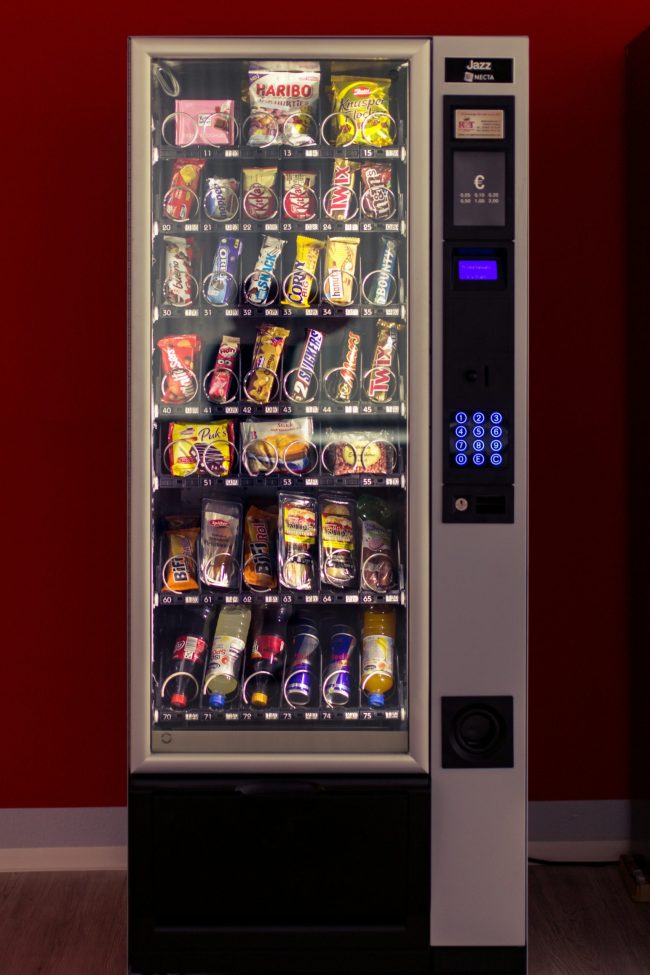 denny-muller-In51lypcCDA-unsplash vending machine snacks