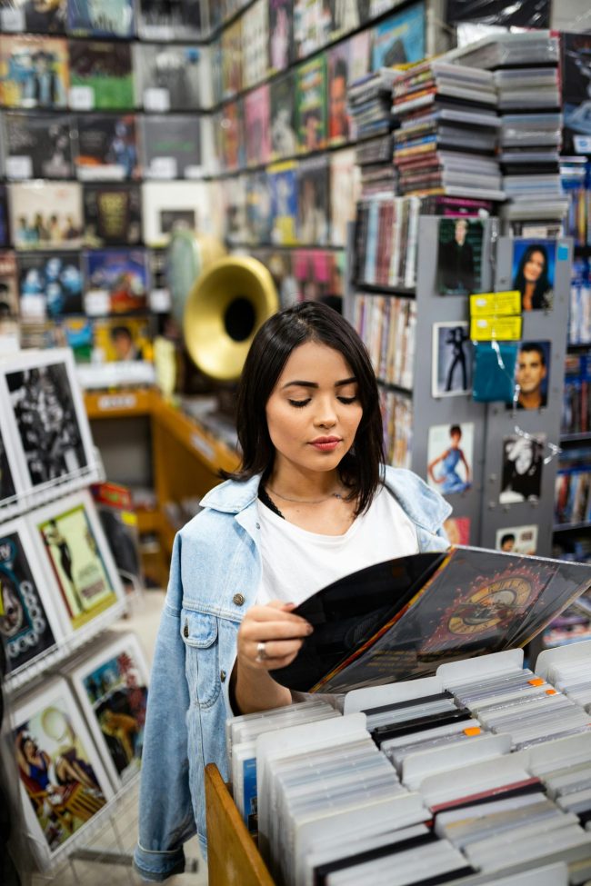 10 Shopping Experiences That No Longer Exist