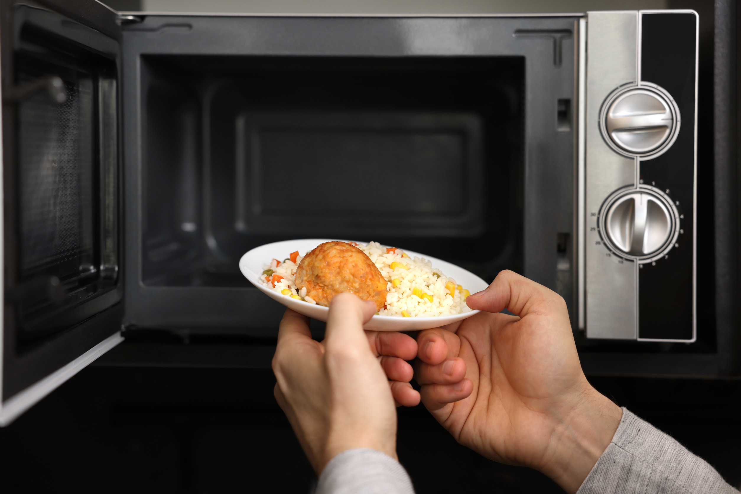 foods you shouldn’t microwave