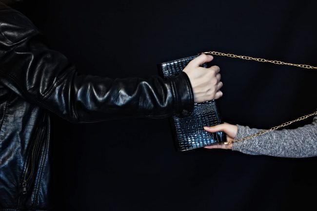 6 Moments in Grocery Stores When You’re More Likely to Have Your Purse Stolen