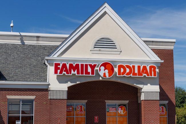Kokomo – Circa September 2019: Family Dollar Variety Store. Family Dollar is a Subsidiary of Dollar Tree II 8 Economic Changes That Destroyed Dollar Stores