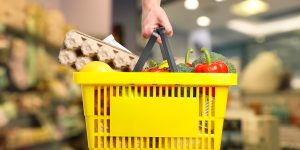 Here’s What Your Choice of Grocery Cart Size Says About Your Finances