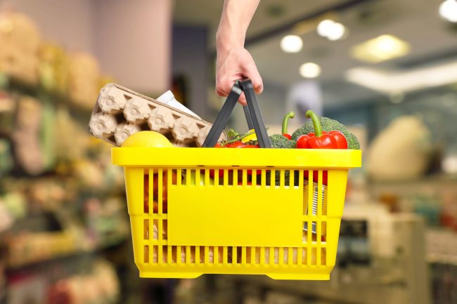 Here’s What Your Choice of Grocery Cart Size Says About Your Finances