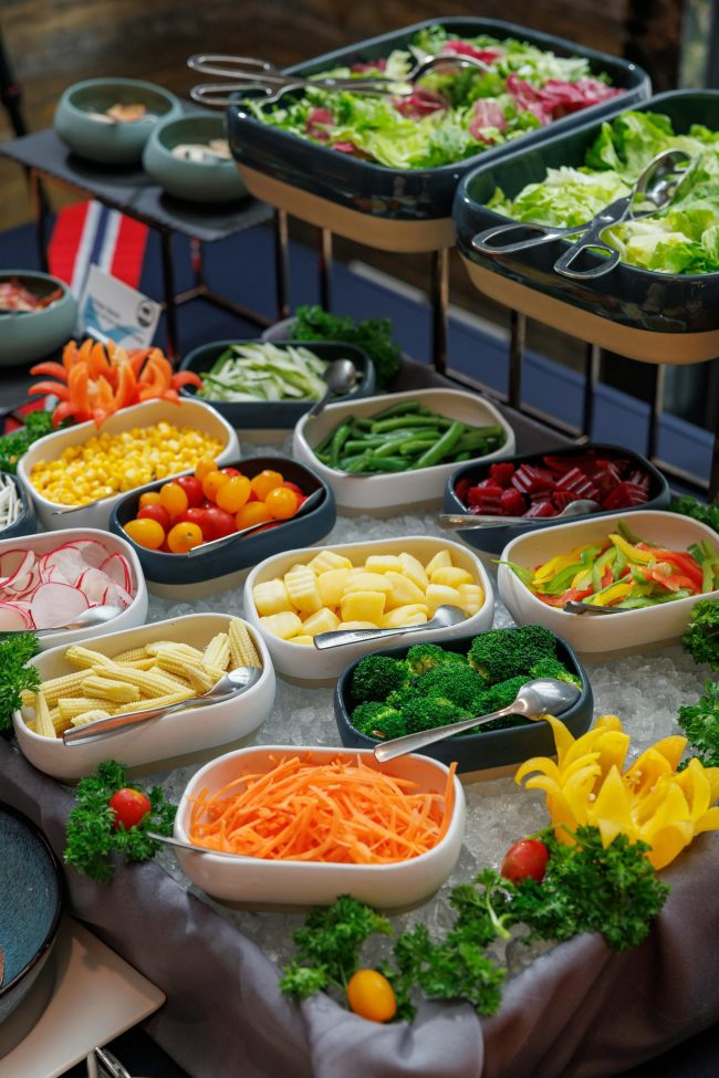pexels-nguyen-ngoc-tien-1321490019-32611699 Why Is the Salad Bar So Expensive?