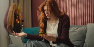 7 Shopper Behaviors That Predict How Long You’ll Stay in Debt