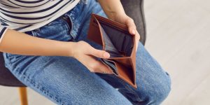 13 Grocery Habits That Keep Women Broke Without Noticing