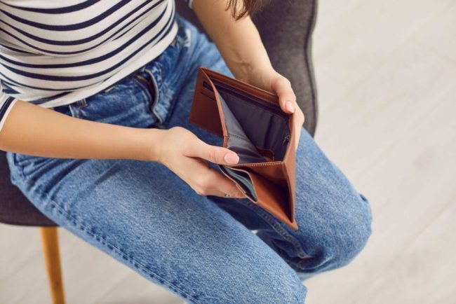 Woman,Opening,Empty,Wallet,,Poor,Person,Having,No,Money,In 13 Grocery Habits That Keep Women Broke Without Noticing