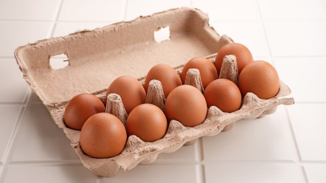 Organic,Chicken,Eggs,In,A,Paper,Chicken,Eggs eggs
