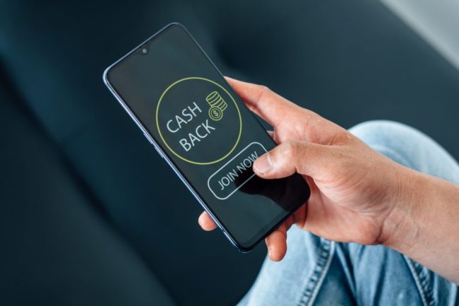 shutterstock_2056228469 (1) How to Use Cash-Back Apps Like Ibotta for Maximum Savings