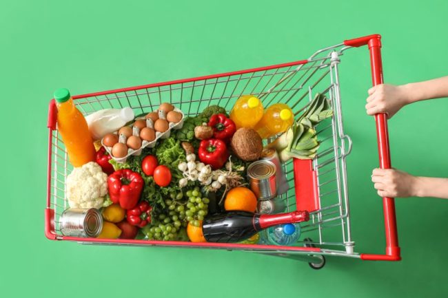 shutterstock_2400207181 5 Ways to Get Free Groceries Using Only Your Smartphone