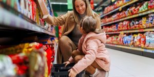 9 Grocery Hacks for Busy Moms on a Budget