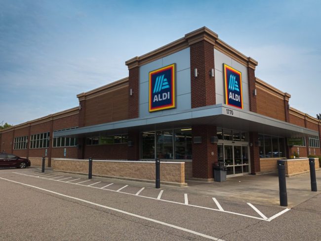 shutterstock_2635723625 New Grocery Giant Entering Colorado As Aldi Plans Dozens Of Locations Over 5 Years