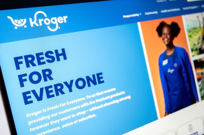 shutterstock_2706388019 3. The Threat to Supermarket Employees