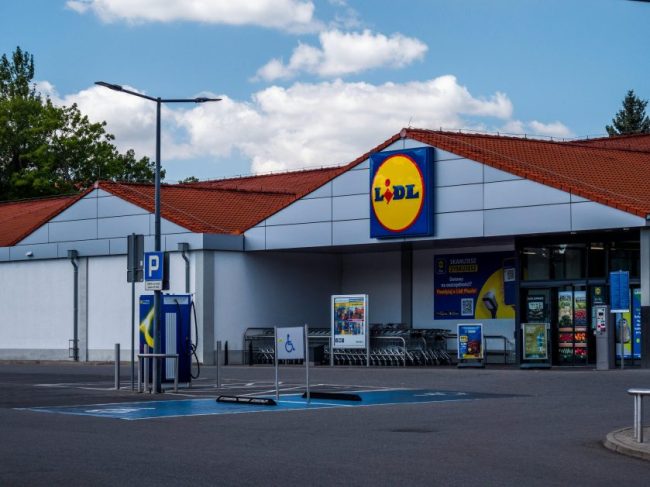 pexels-shox-33810489 8 Grocery Chains Cutting Prices on Essentials Right Now And Where You Will Save the Most