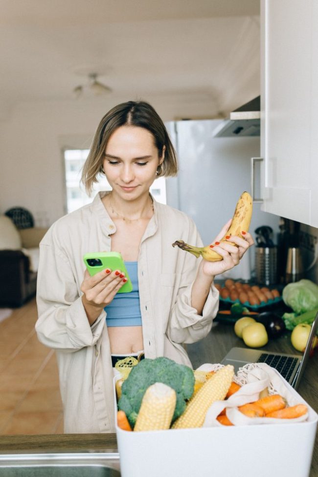 pexels-n-voitkevich-8939309 5 Grocery Apps That Do the Work for You